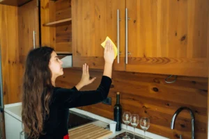 Read more about the article How to Wash Kitchen Cabinets: Simple Tips for a Sparkling Kitchen