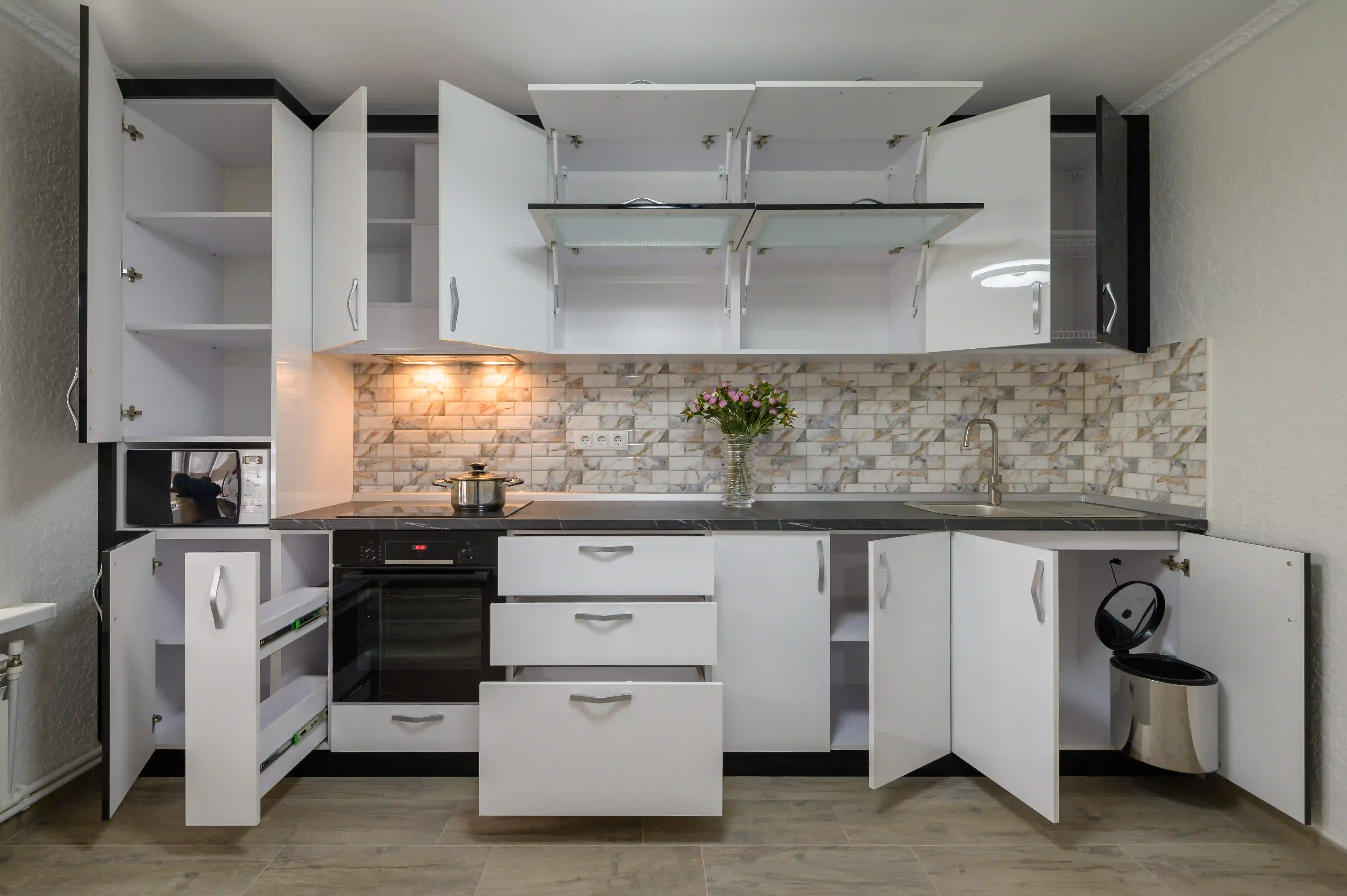 You are currently viewing Where to Put Handles on Kitchen Cabinets: Best Placement Guide