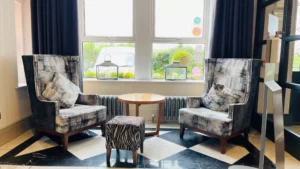 Read more about the article Small Living Room Ideas with Bay Window to Maximize Space and Light